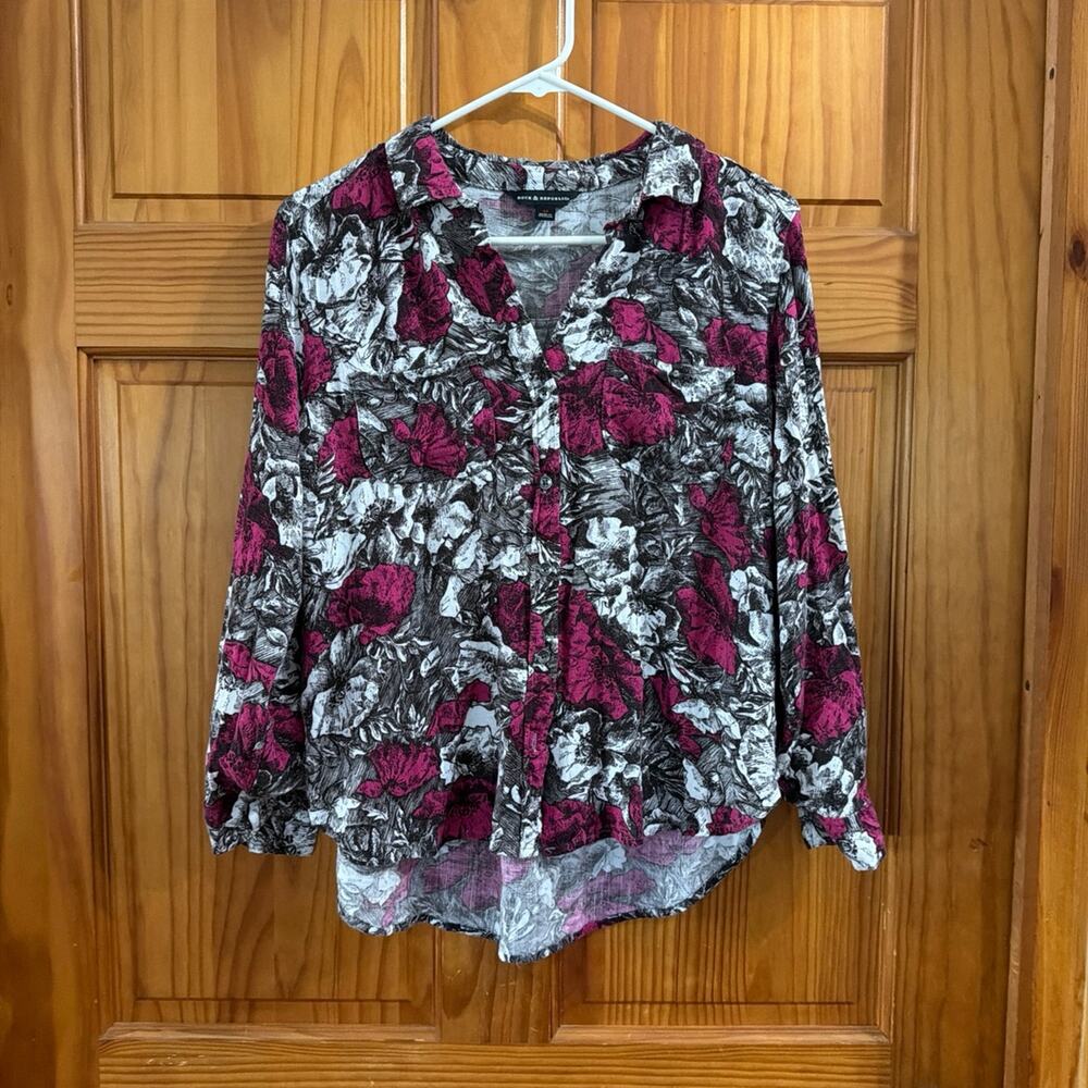 Women's Rock and Republic Floral Print Long Sleeve V-Neck Blouse Size M